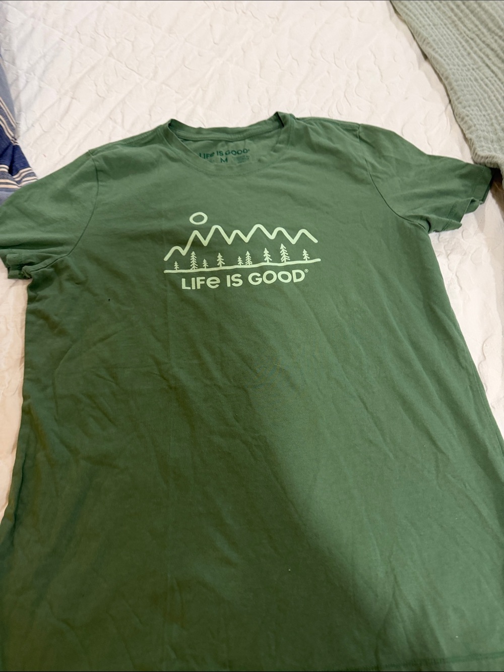 Life Is Good Women’s  Forest Green Mountain Graphic Tee M